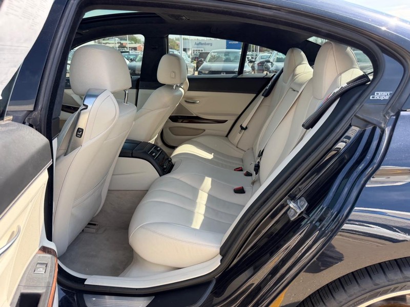 BMW 6 Series Vehicle Full-screen Gallery Image 08