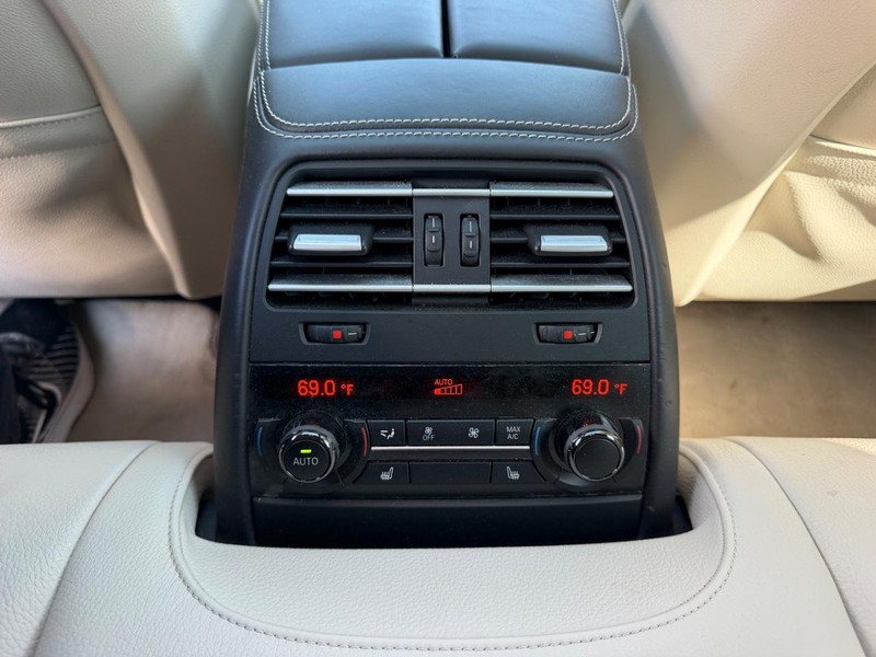 BMW 6 Series Vehicle Full-screen Gallery Image 09