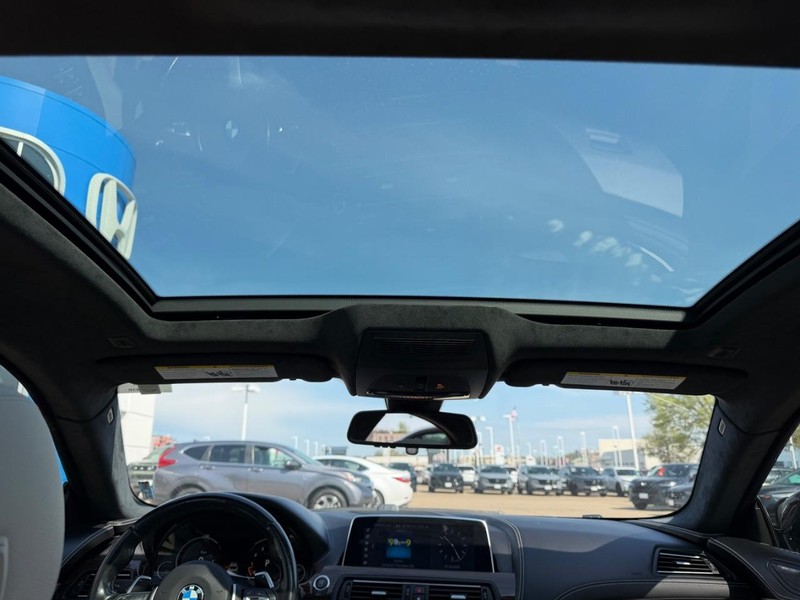 BMW 6 Series Vehicle Full-screen Gallery Image 10