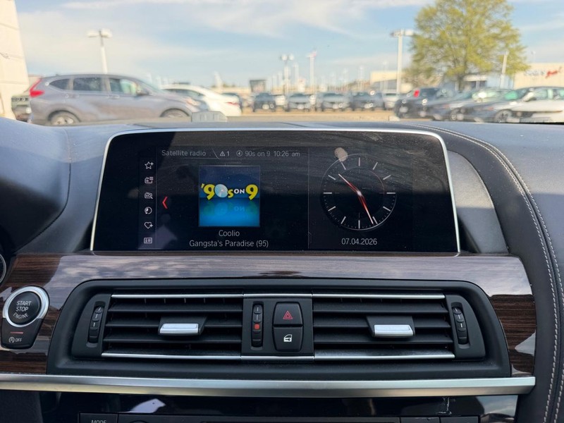 BMW 6 Series Vehicle Full-screen Gallery Image 15