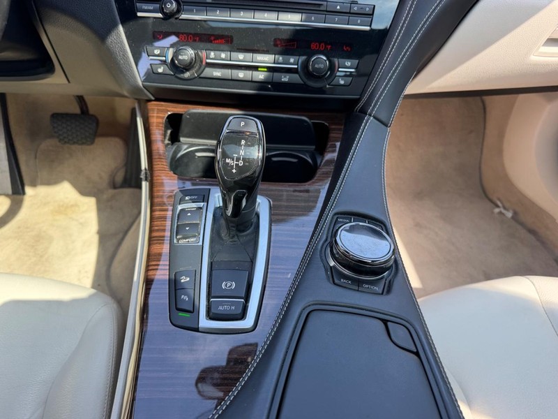 BMW 6 Series Vehicle Full-screen Gallery Image 17