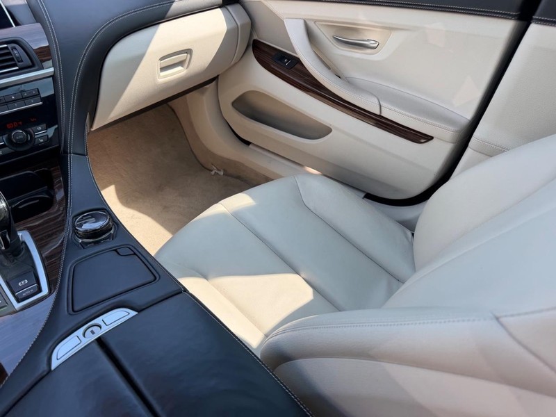 BMW 6 Series Vehicle Full-screen Gallery Image 18