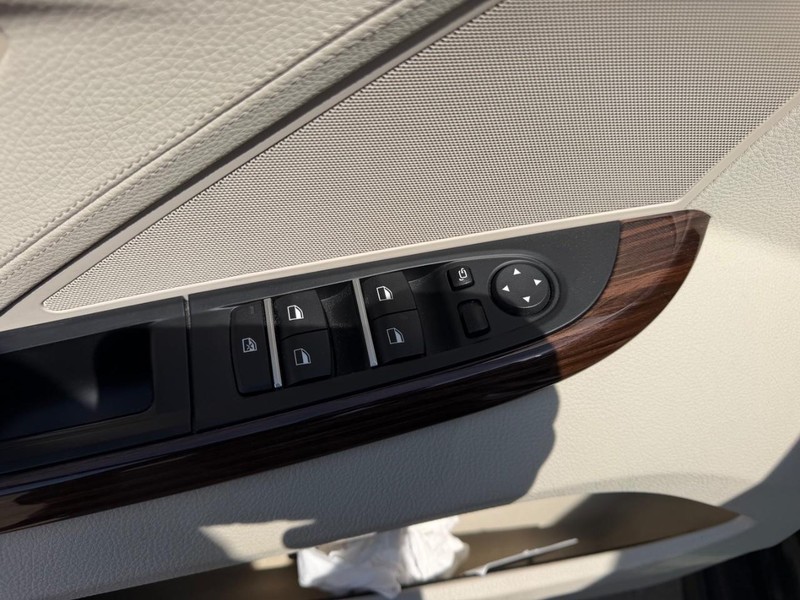 BMW 6 Series Vehicle Full-screen Gallery Image 19