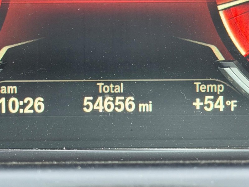 BMW 6 Series Vehicle Full-screen Gallery Image 21