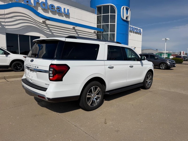 Ford Expedition Max Vehicle Full-screen Gallery Image 02