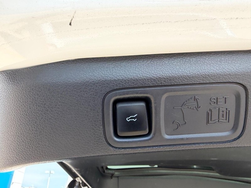 Ford Expedition Max Vehicle Full-screen Gallery Image 05