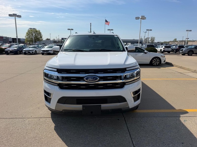 Ford Expedition Max Vehicle Full-screen Gallery Image 07