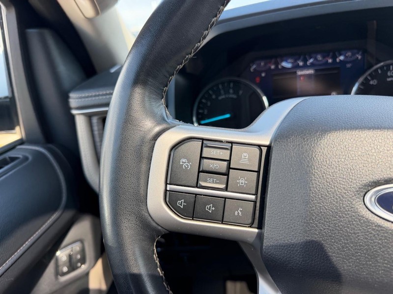 Ford Expedition Max Vehicle Full-screen Gallery Image 14