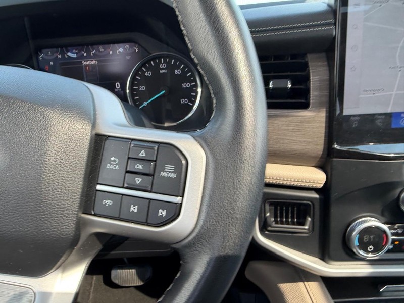 Ford Expedition Max Vehicle Full-screen Gallery Image 15