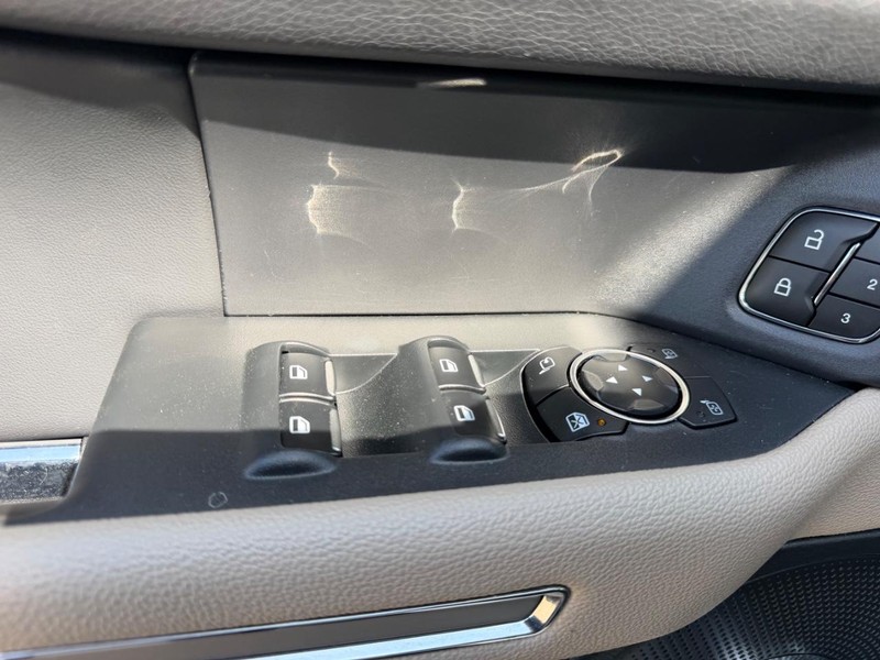 Ford Expedition Max Vehicle Full-screen Gallery Image 20