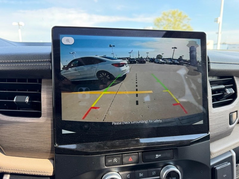 Ford Expedition Max Vehicle Full-screen Gallery Image 24