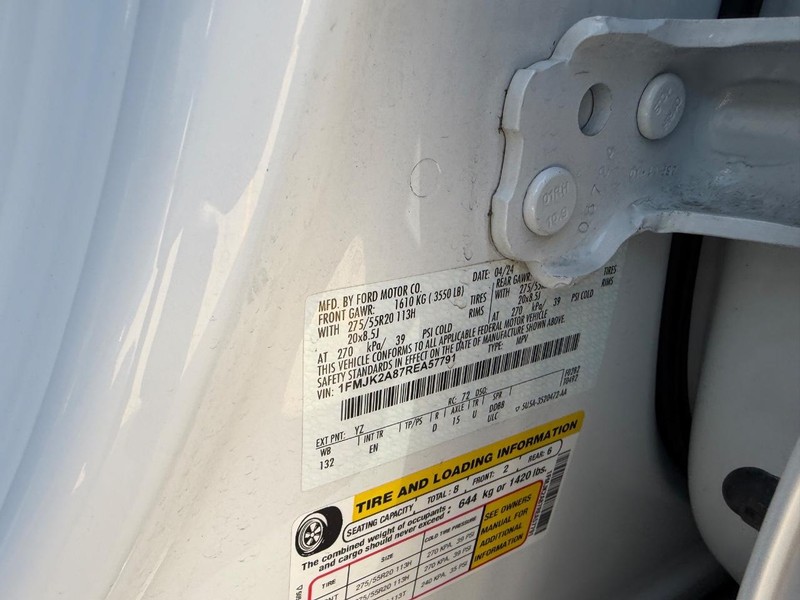 Ford Expedition Max Vehicle Full-screen Gallery Image 25