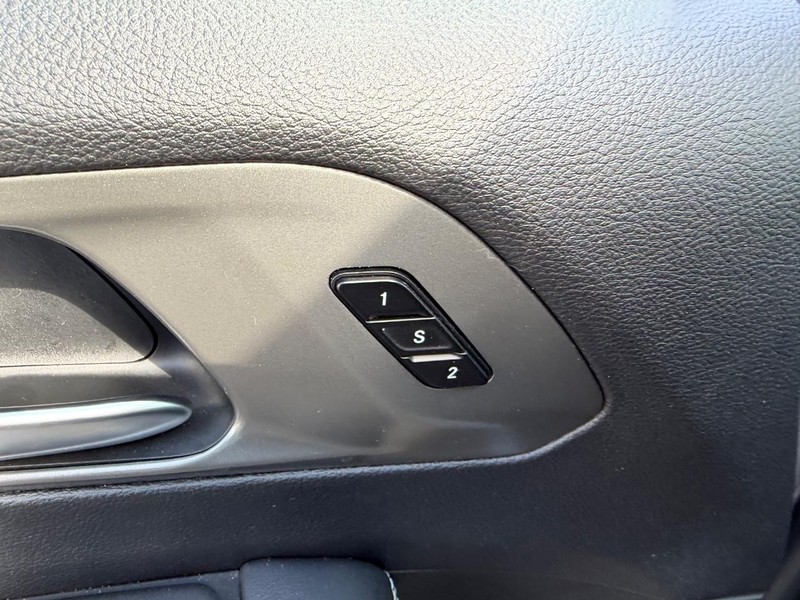 Chrysler Pacifica Vehicle Full-screen Gallery Image 21