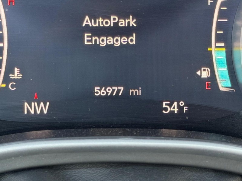 Chrysler Pacifica Vehicle Full-screen Gallery Image 23