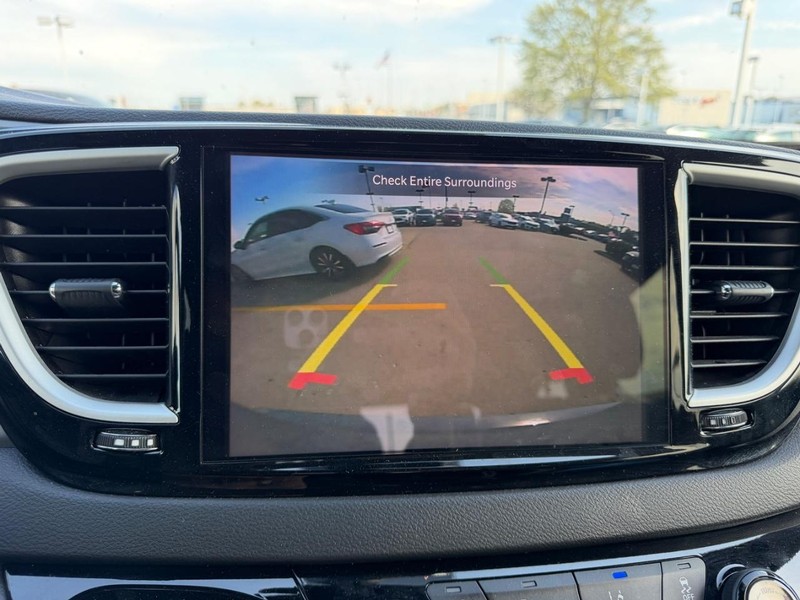 Chrysler Pacifica Vehicle Full-screen Gallery Image 24