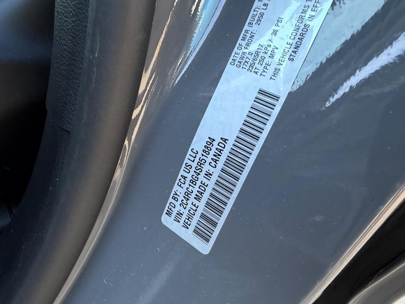 Chrysler Pacifica Vehicle Full-screen Gallery Image 25