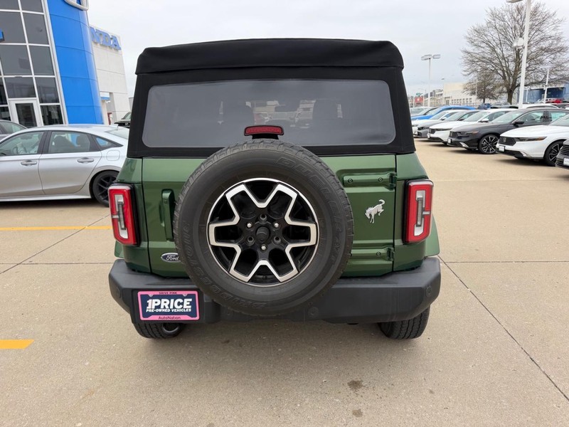 Ford Bronco Vehicle Full-screen Gallery Image 03