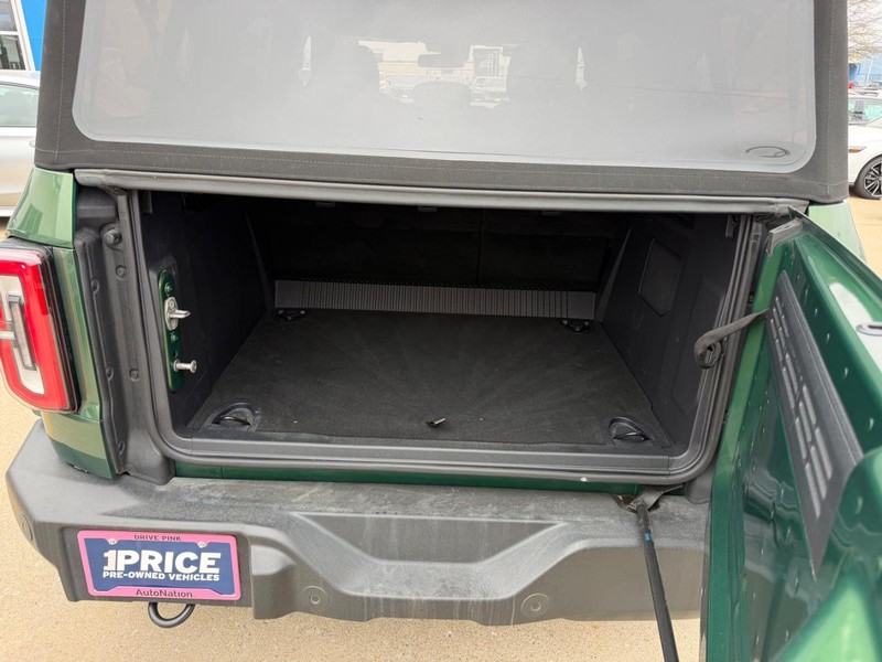 Ford Bronco Vehicle Full-screen Gallery Image 04