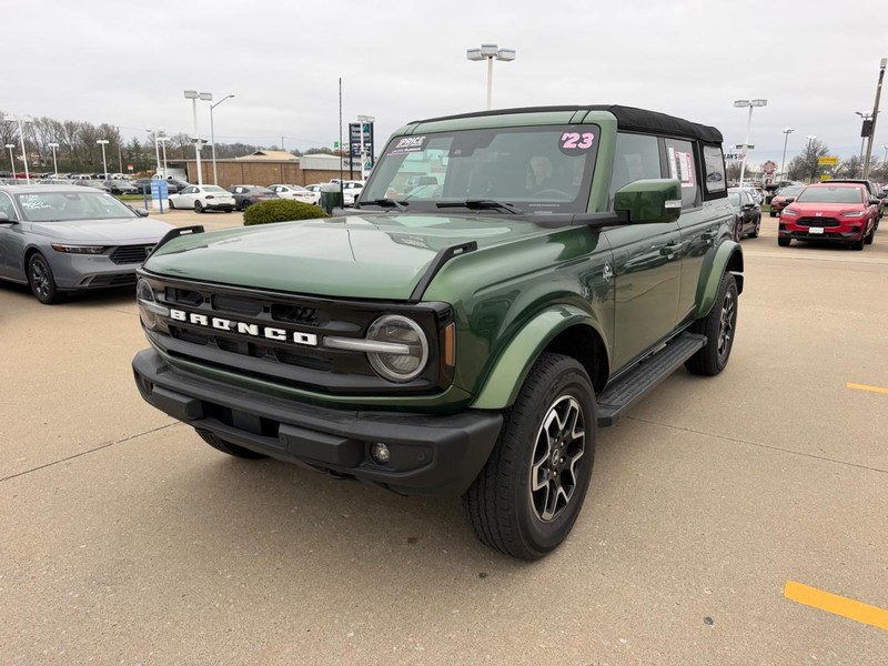 Ford Bronco Vehicle Full-screen Gallery Image 06