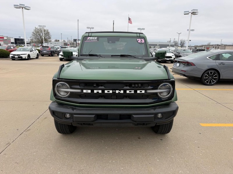 Ford Bronco Vehicle Full-screen Gallery Image 07