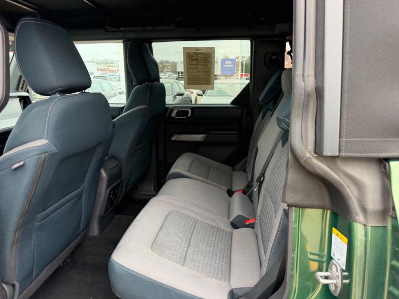 Ford Bronco Vehicle Full-screen Gallery Image 08