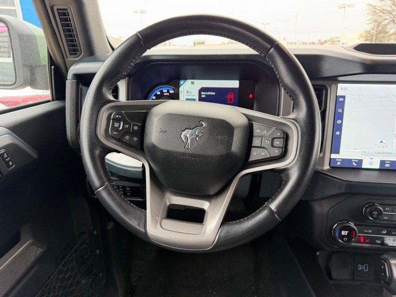 Ford Bronco Vehicle Full-screen Gallery Image 10