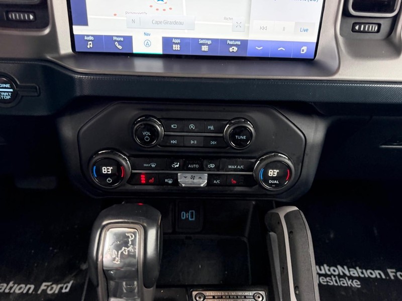 Ford Bronco Vehicle Full-screen Gallery Image 14