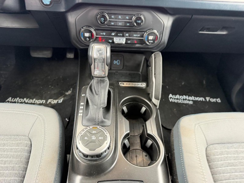 Ford Bronco Vehicle Full-screen Gallery Image 15