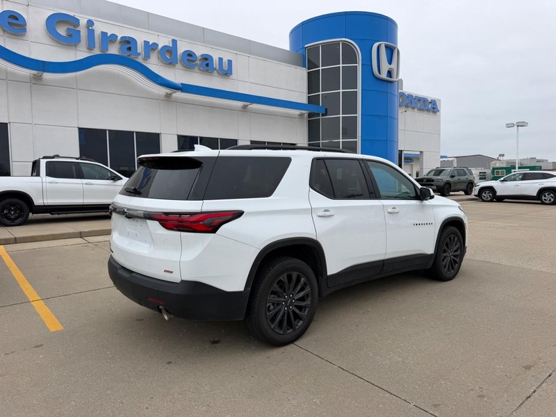 Chevrolet Traverse Vehicle Full-screen Gallery Image 02