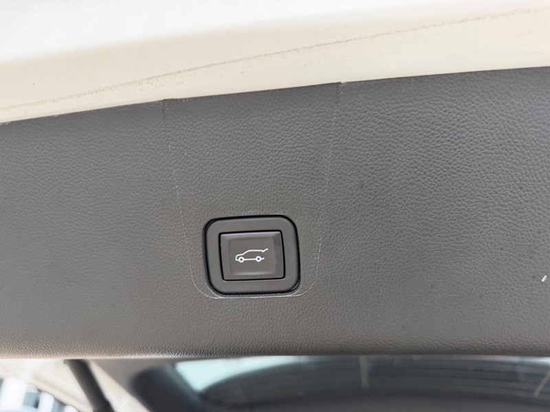 Chevrolet Traverse Vehicle Full-screen Gallery Image 05