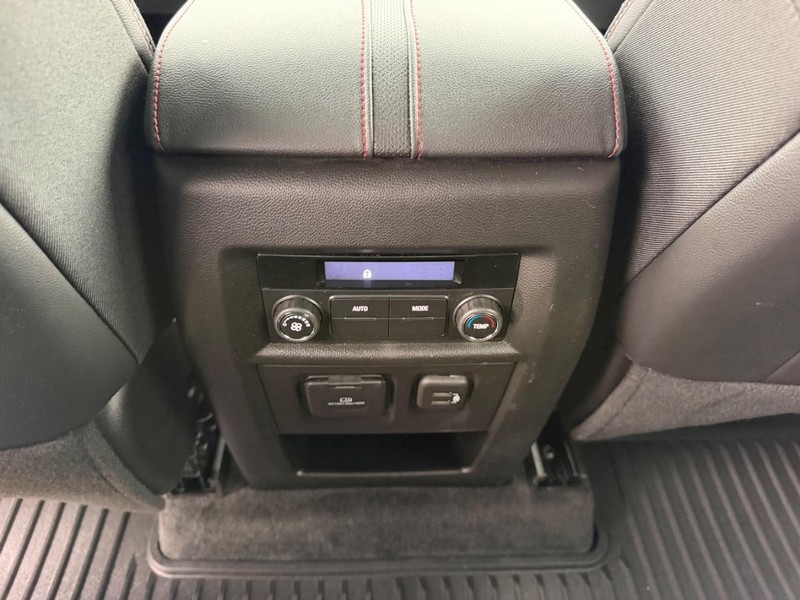 Chevrolet Traverse Vehicle Full-screen Gallery Image 11