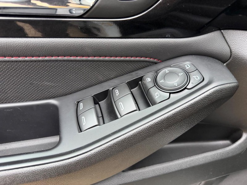 Chevrolet Traverse Vehicle Full-screen Gallery Image 20