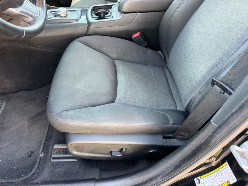 Chrysler 300 Vehicle Full-screen Gallery Image 18