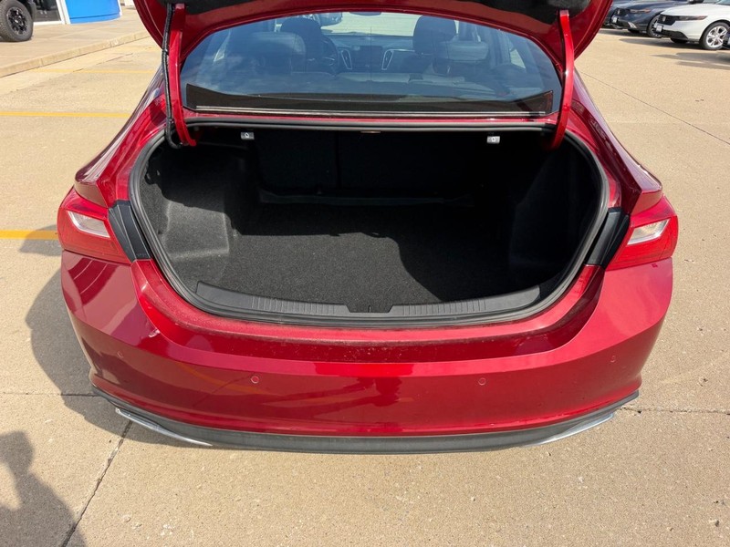 Chevrolet Malibu Vehicle Full-screen Gallery Image 04