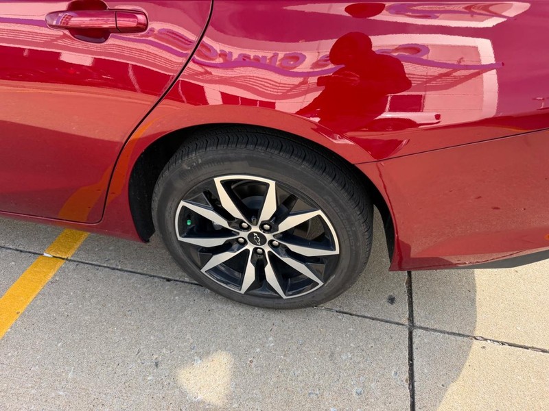 Chevrolet Malibu Vehicle Full-screen Gallery Image 05