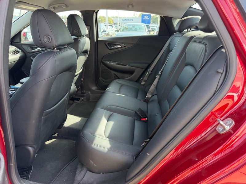 Chevrolet Malibu Vehicle Full-screen Gallery Image 08