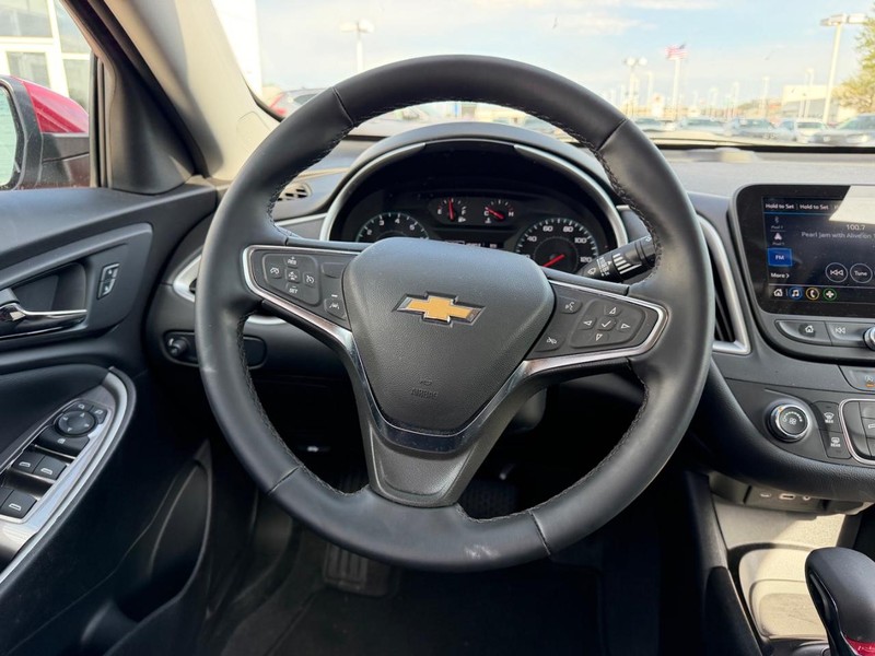 Chevrolet Malibu Vehicle Full-screen Gallery Image 10