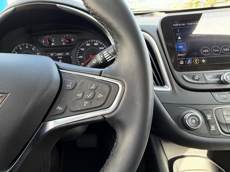 Chevrolet Malibu Vehicle Full-screen Gallery Image 12