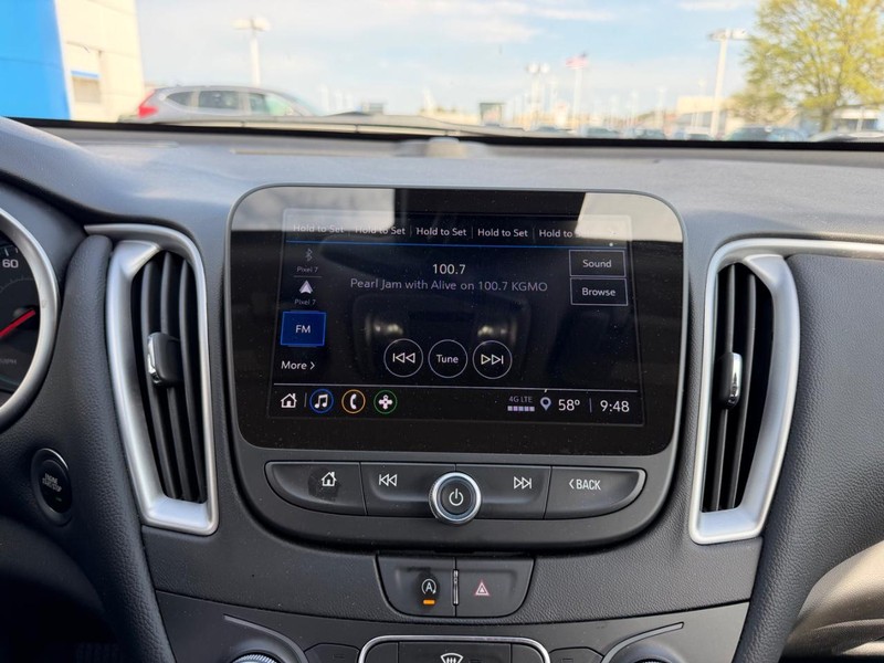 Chevrolet Malibu Vehicle Full-screen Gallery Image 13