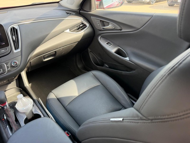 Chevrolet Malibu Vehicle Full-screen Gallery Image 16