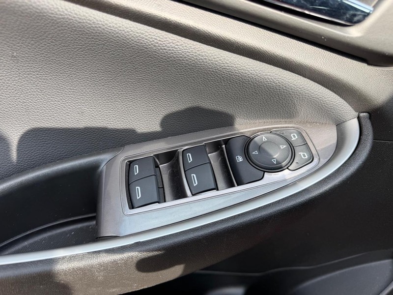 Chevrolet Malibu Vehicle Full-screen Gallery Image 17