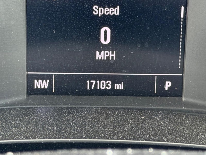 Chevrolet Malibu Vehicle Full-screen Gallery Image 19