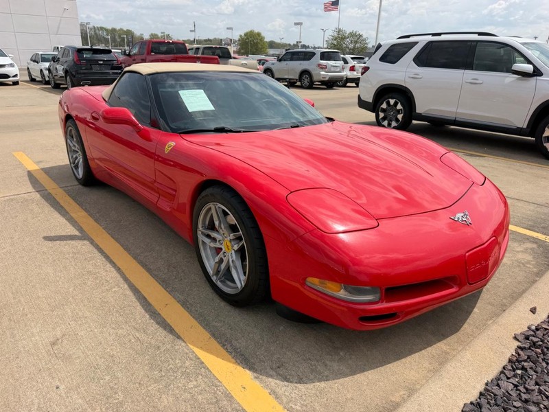 Chevrolet Corvette Vehicle Full-screen Gallery Image 02