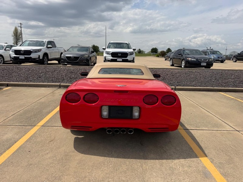 Chevrolet Corvette Vehicle Full-screen Gallery Image 03