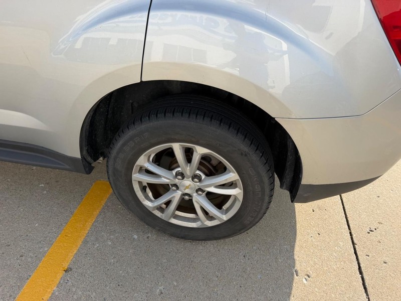 Chevrolet Equinox Vehicle Full-screen Gallery Image 05
