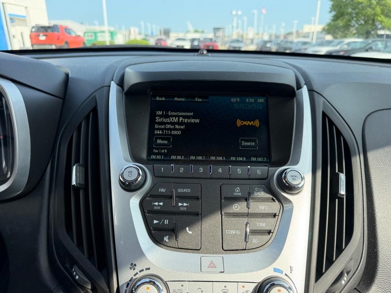 Chevrolet Equinox Vehicle Full-screen Gallery Image 13