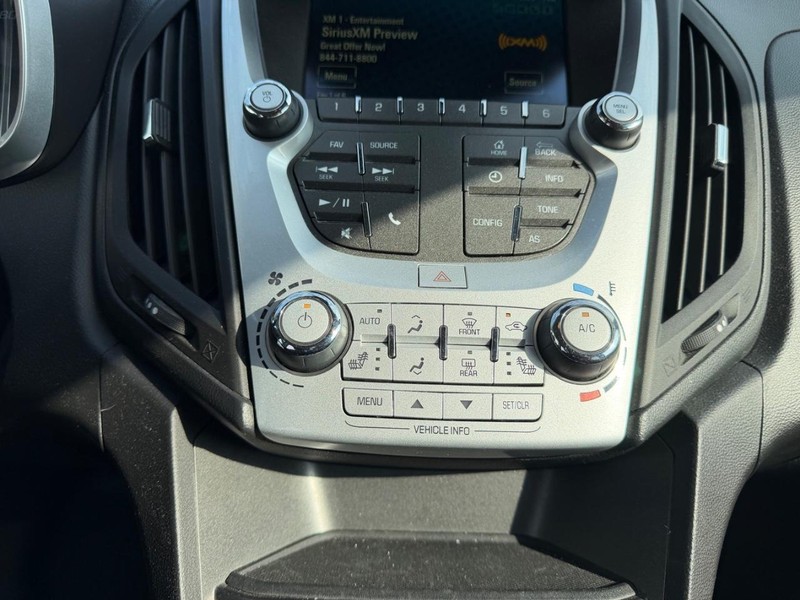 Chevrolet Equinox Vehicle Full-screen Gallery Image 14