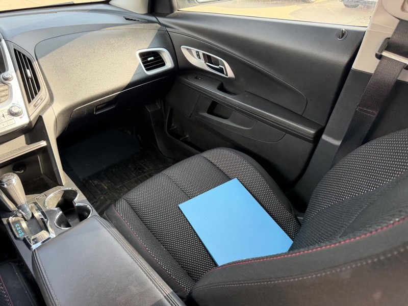 Chevrolet Equinox Vehicle Full-screen Gallery Image 16