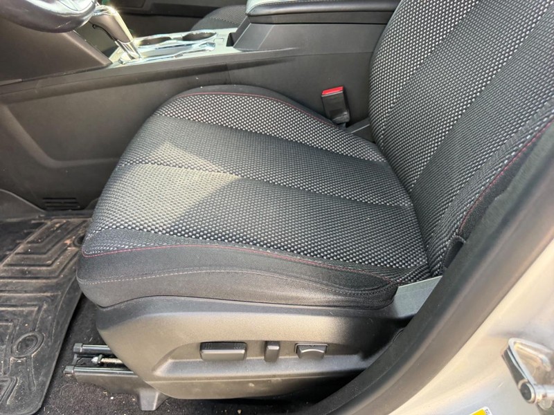 Chevrolet Equinox Vehicle Full-screen Gallery Image 18