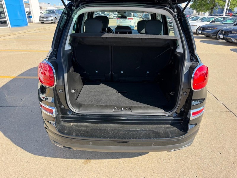 FIAT 500L Vehicle Full-screen Gallery Image 04